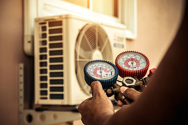 Professional Ac Installation technician working in Maumelle, AR